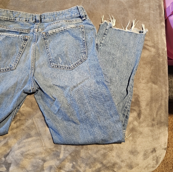 Low Rise Boyfriend Jeans - A&F - Picture 2 of 5